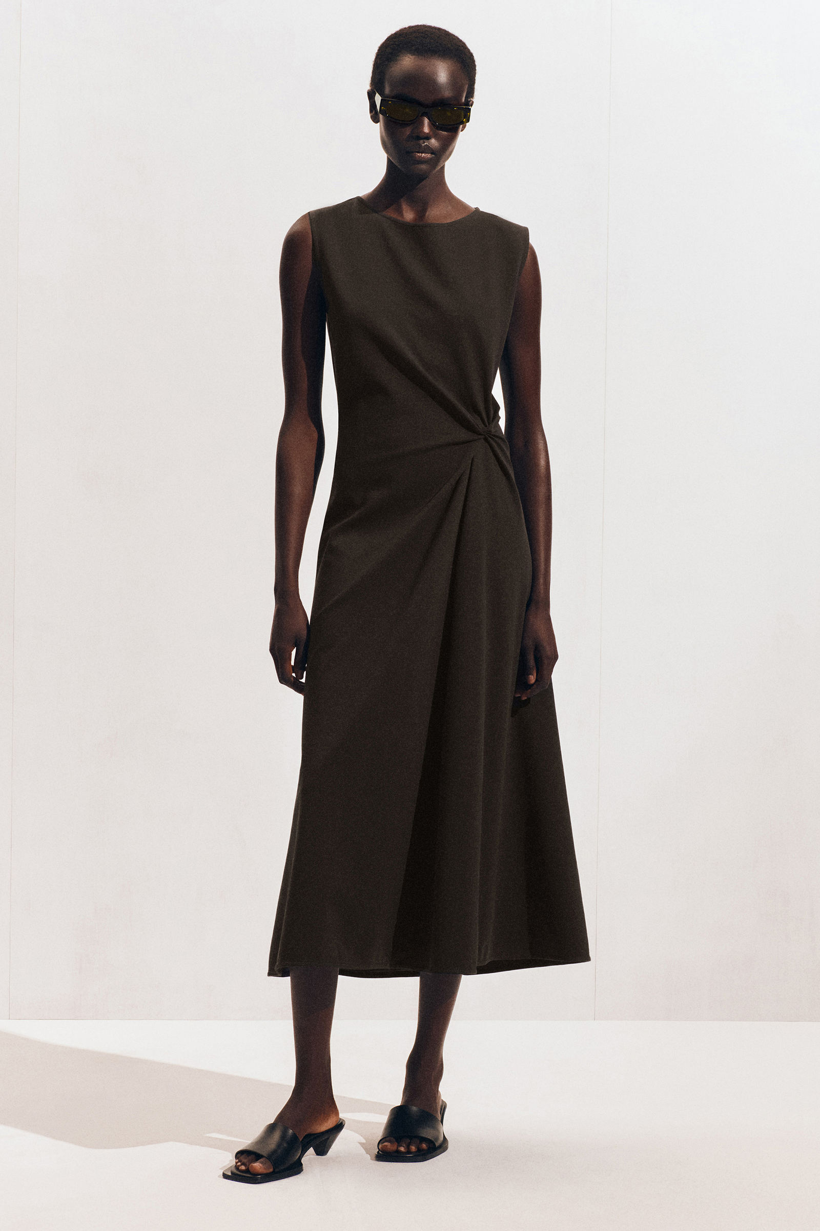 ツイストディテール ジャージーミディドレス